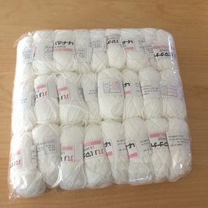 25 pack of 25 grams of white yarn